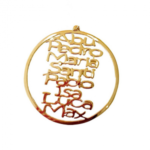 DIJE CON 6 O MÁS NOMBRES