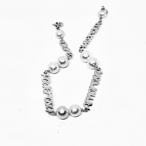 PULSERA CON NOMBRES Y PERLAS